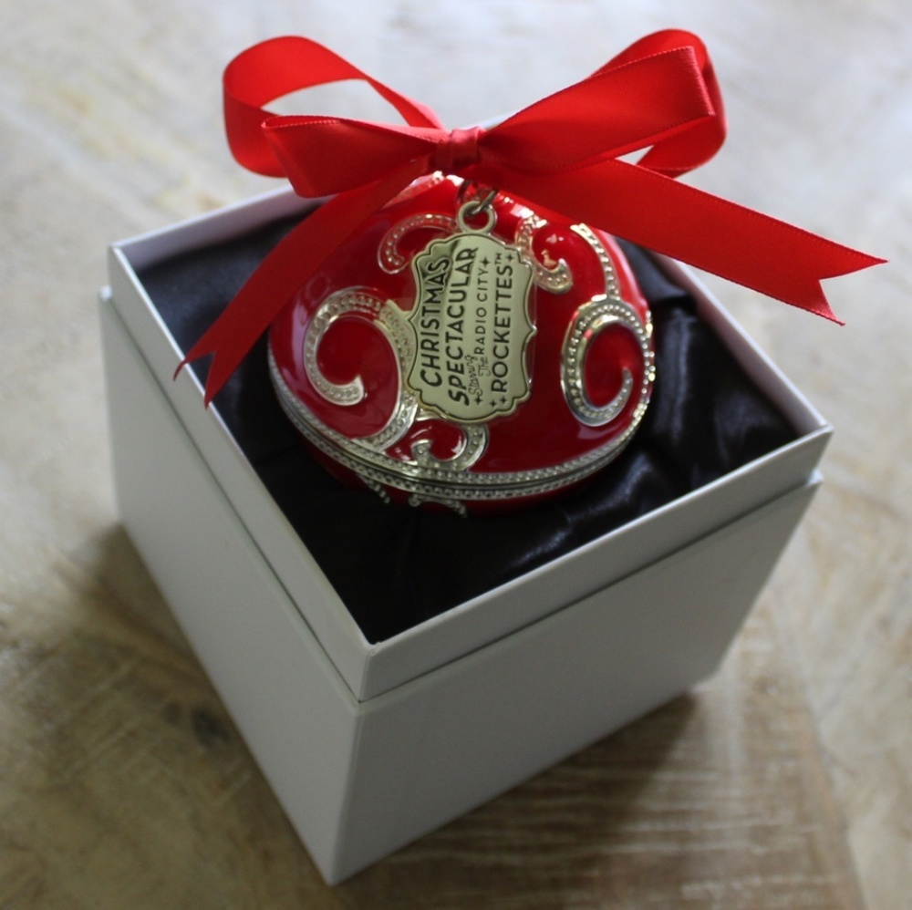 (NEW) Pandora Exclusive Holiday Charm & Ornament